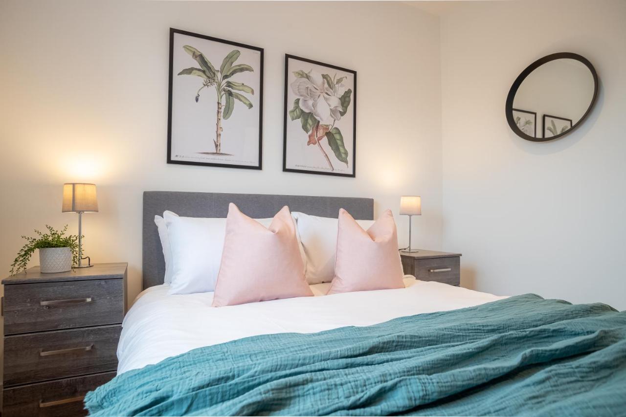 Villa Deluxe Chic 1 2 Bed Apts Near Heathrow Legoland Windsor Slough Exterior foto