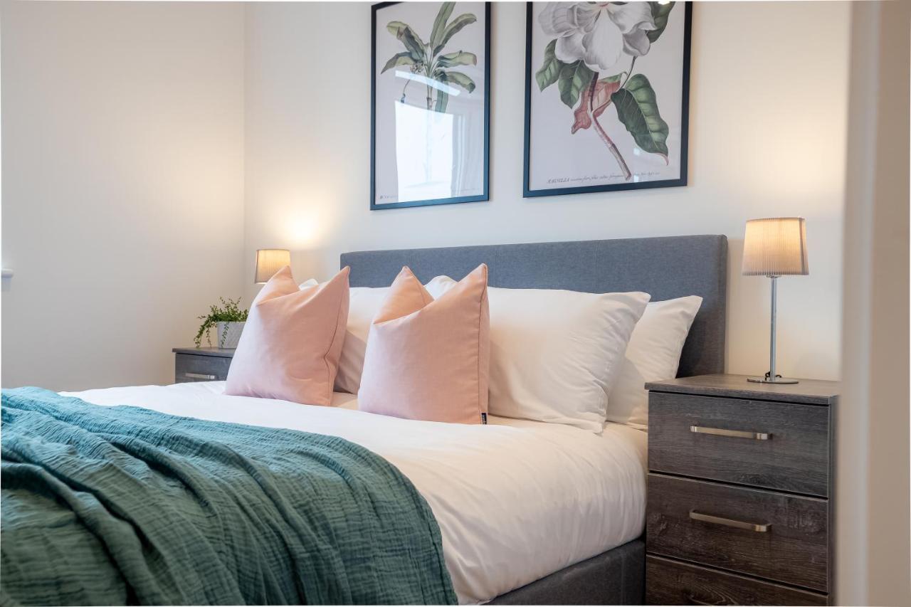 Villa Deluxe Chic 1 2 Bed Apts Near Heathrow Legoland Windsor Slough Exterior foto