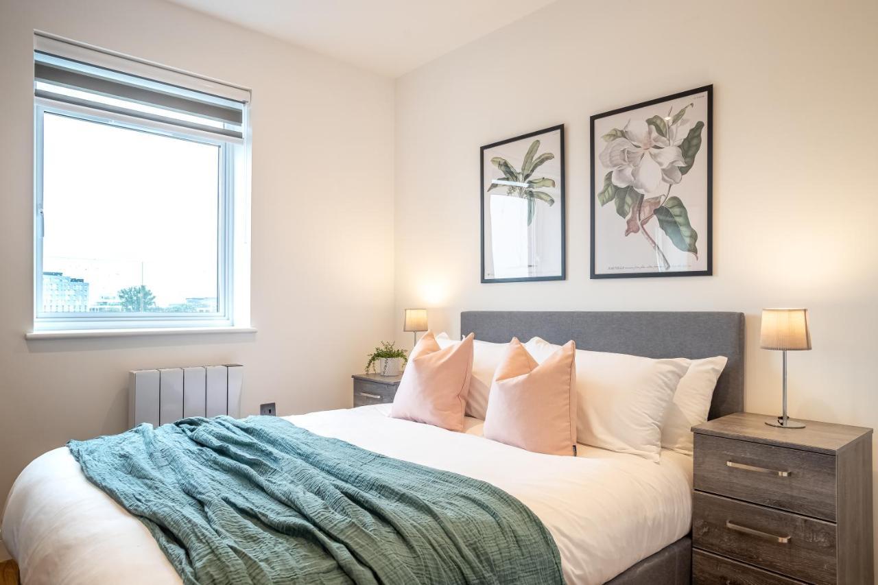Villa Deluxe Chic 1 2 Bed Apts Near Heathrow Legoland Windsor Slough Exterior foto
