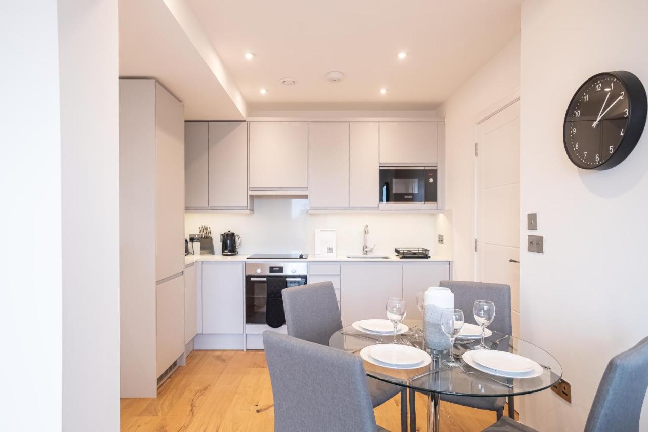 Villa Deluxe Chic 1 2 Bed Apts Near Heathrow Legoland Windsor Slough Exterior foto