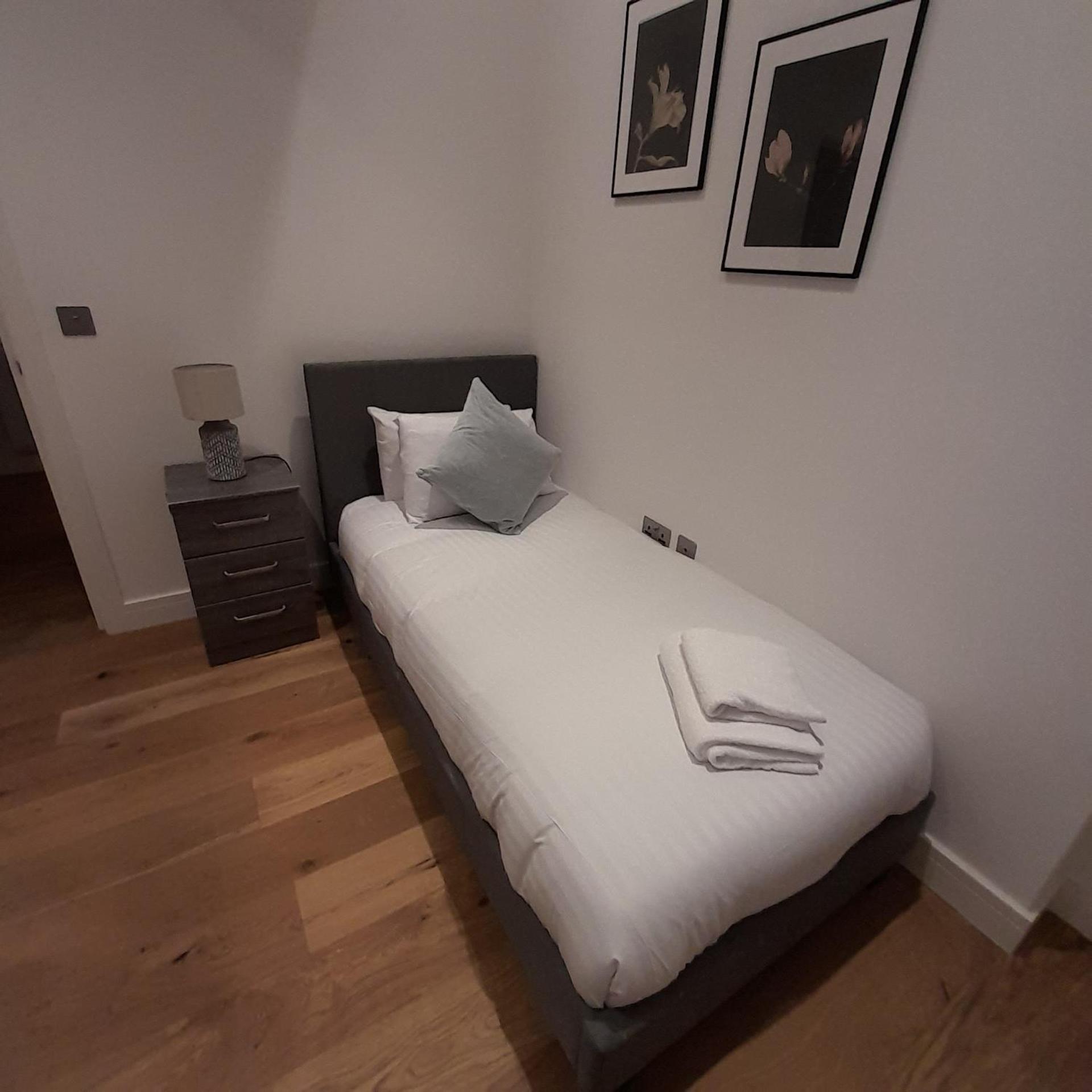 Villa Deluxe Chic 1 2 Bed Apts Near Heathrow Legoland Windsor Slough Exterior foto
