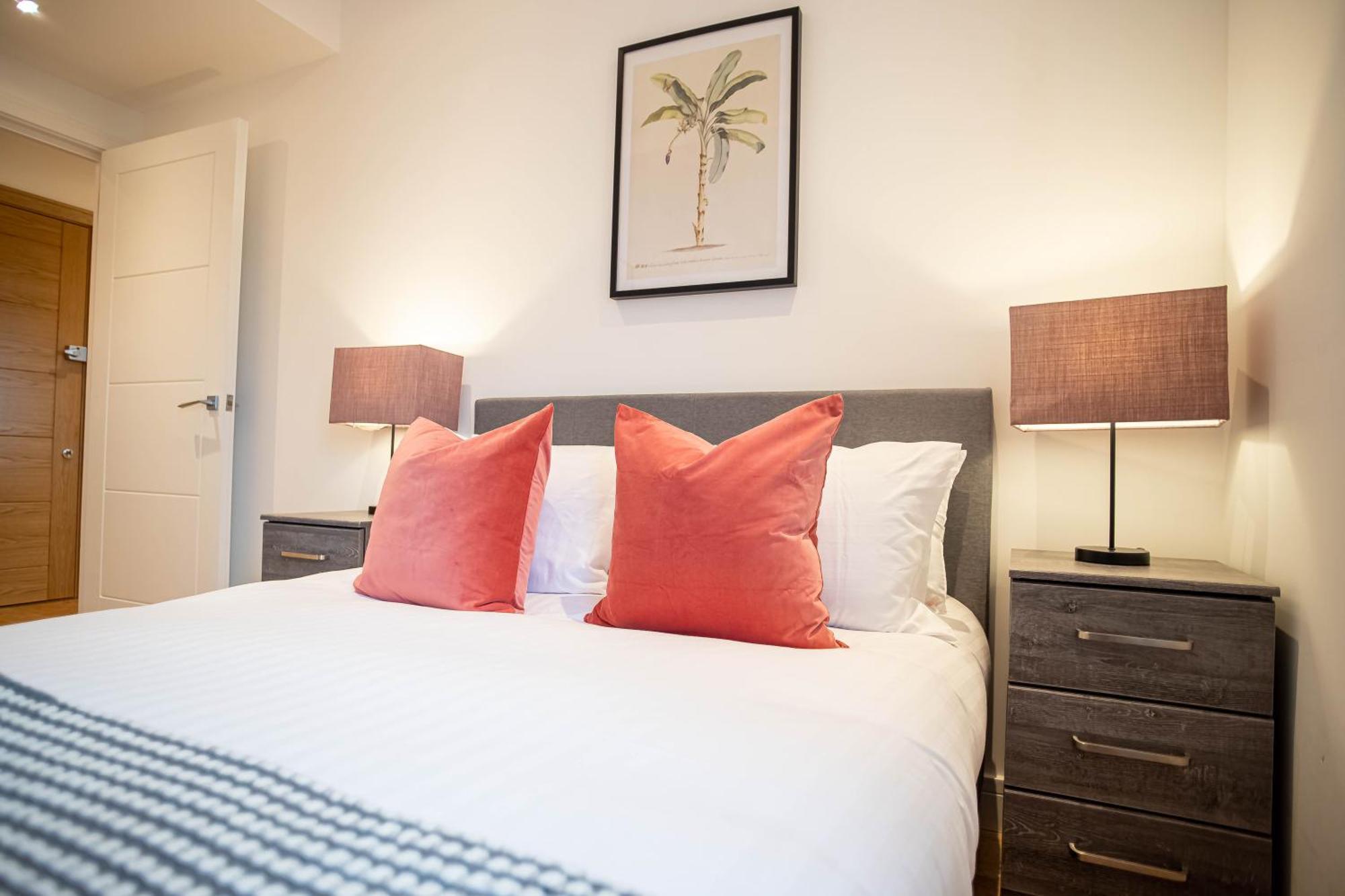 Villa Deluxe Chic 1 2 Bed Apts Near Heathrow Legoland Windsor Slough Exterior foto