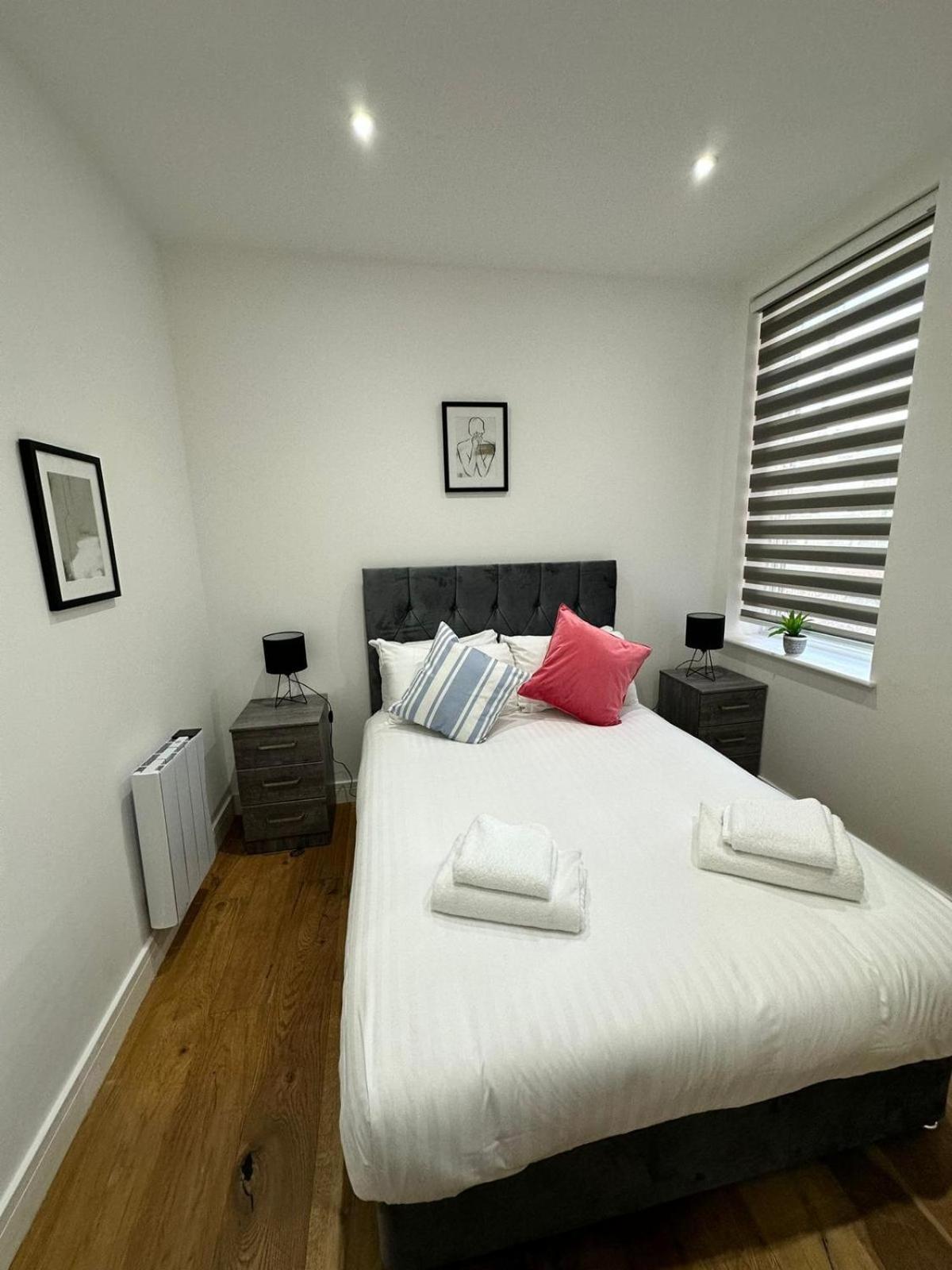 Villa Deluxe Chic 1 2 Bed Apts Near Heathrow Legoland Windsor Slough Exterior foto