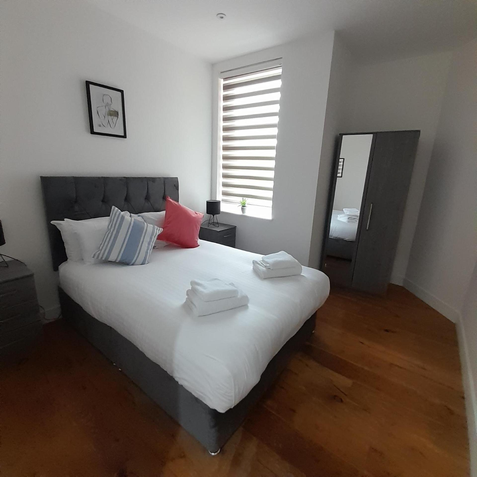 Villa Deluxe Chic 1 2 Bed Apts Near Heathrow Legoland Windsor Slough Exterior foto