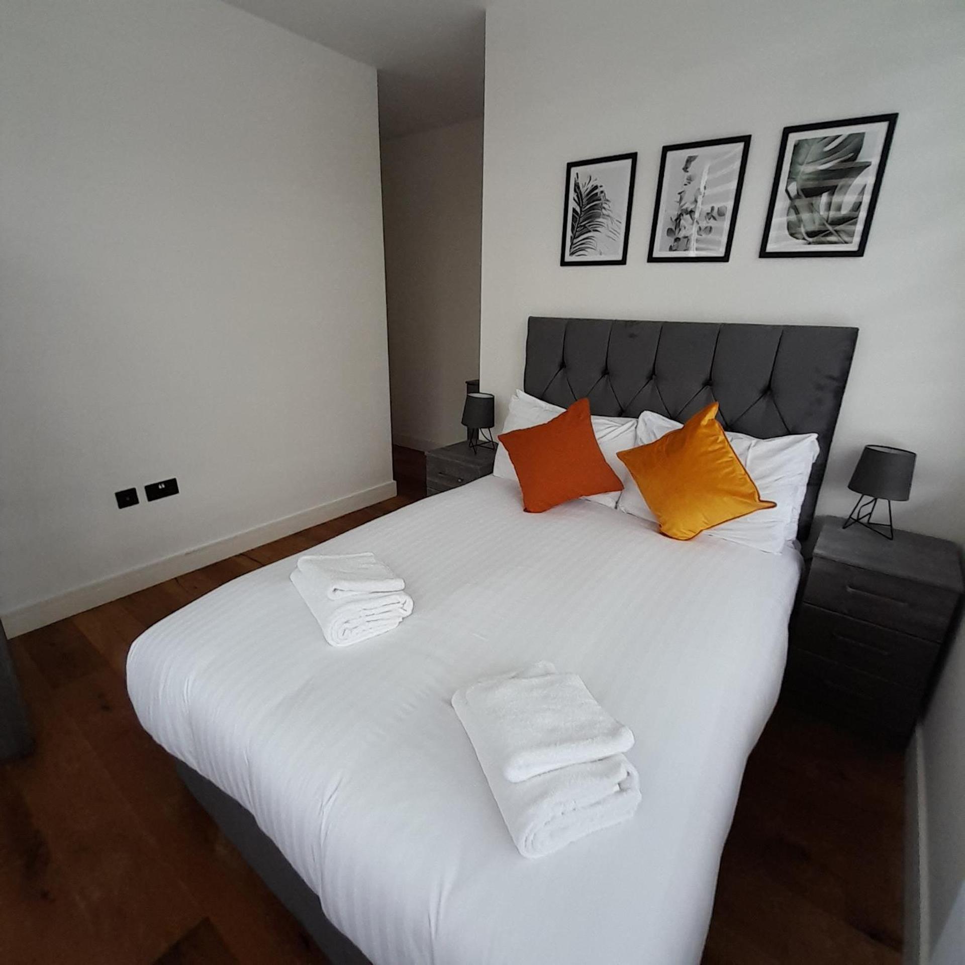 Villa Deluxe Chic 1 2 Bed Apts Near Heathrow Legoland Windsor Slough Exterior foto