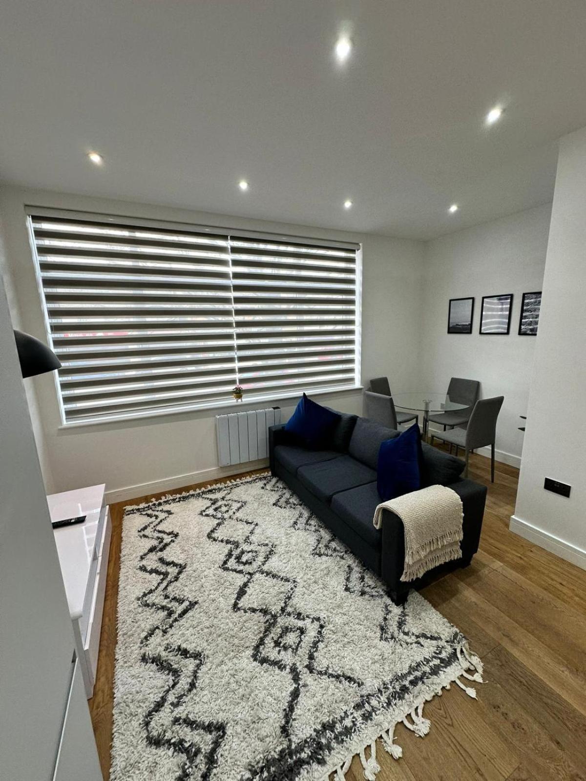 Villa Deluxe Chic 1 2 Bed Apts Near Heathrow Legoland Windsor Slough Exterior foto