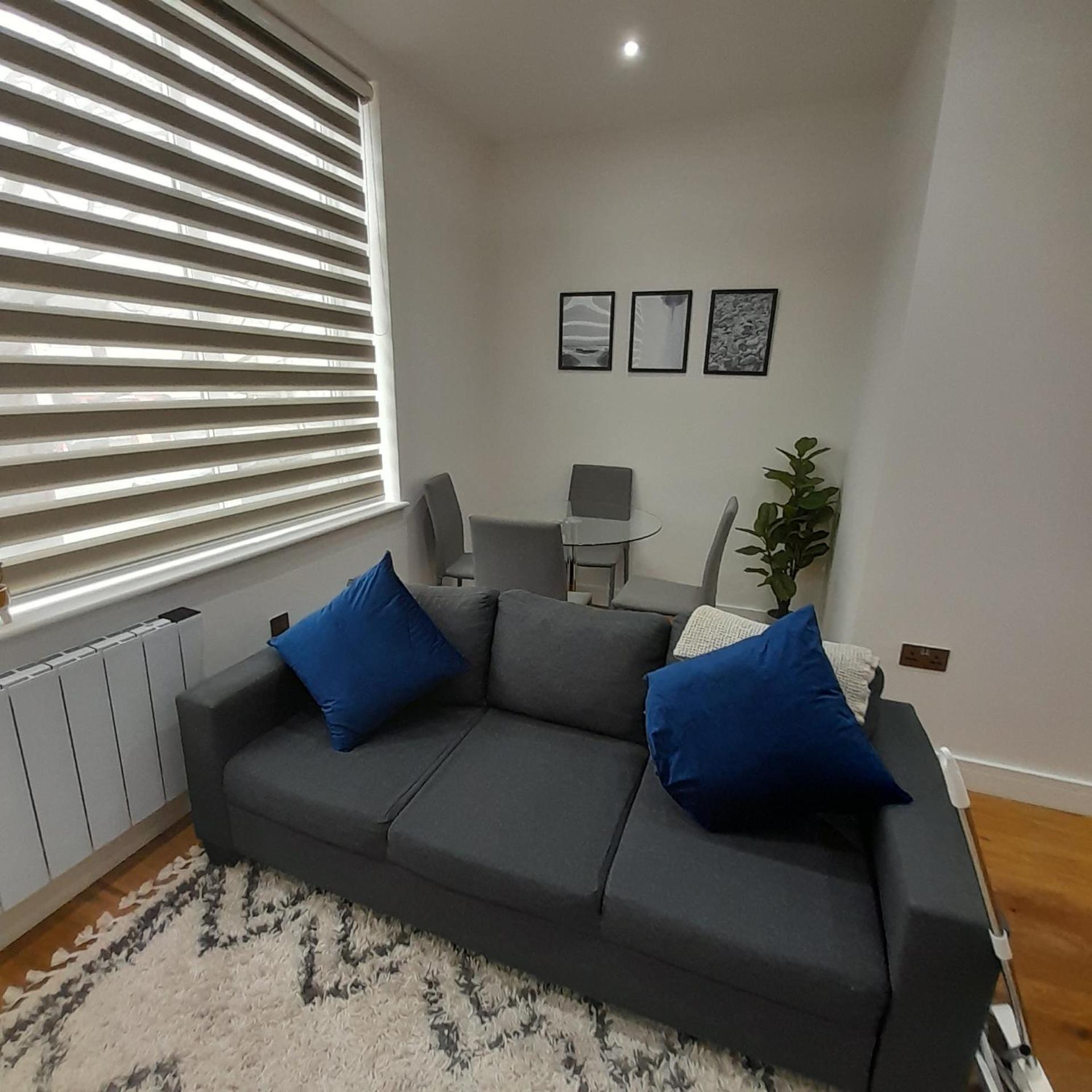 Villa Deluxe Chic 1 2 Bed Apts Near Heathrow Legoland Windsor Slough Exterior foto