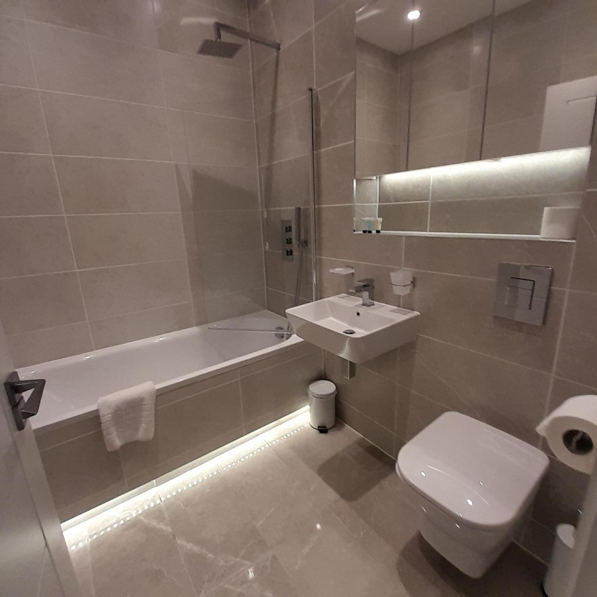 Villa Deluxe Chic 1 2 Bed Apts Near Heathrow Legoland Windsor Slough Exterior foto